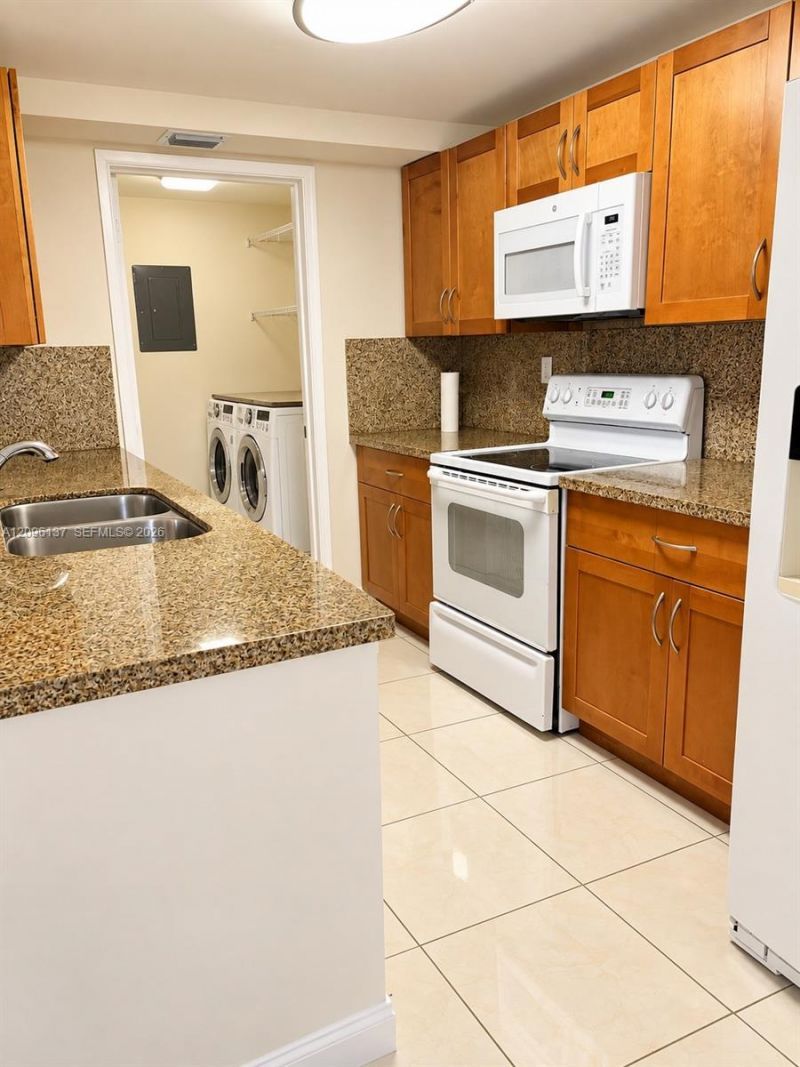 10135 NW 9th St Cir, Unit 5-106, Miami, FL 33172 Photo