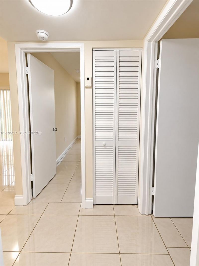 10135 NW 9th St Cir, Unit 5-106, Miami, FL 33172 Photo