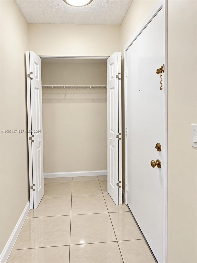 10135 NW 9th St Cir, Unit 5-106, Miami, FL 33172 Photo