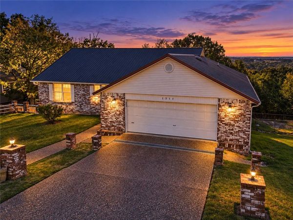 2557 N Karyn Avenue , Fayetteville, AR 72703