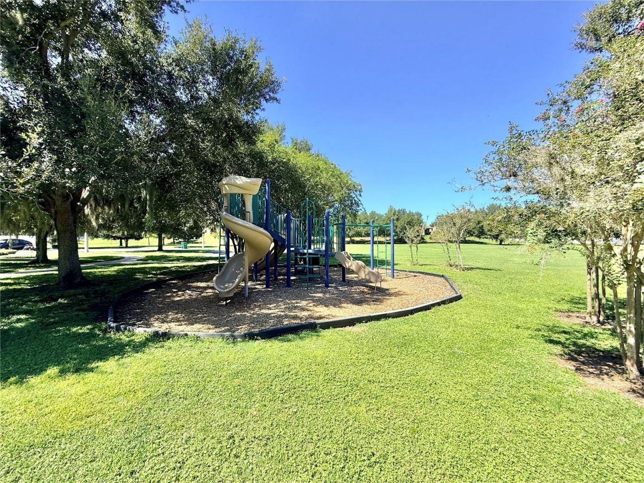 2769 Limerick Circle , Grand Island, FL 32735 Photo