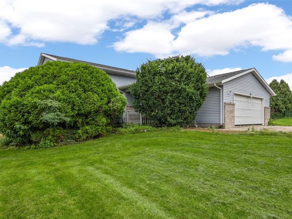 108 richland, Urbana, IA 52345