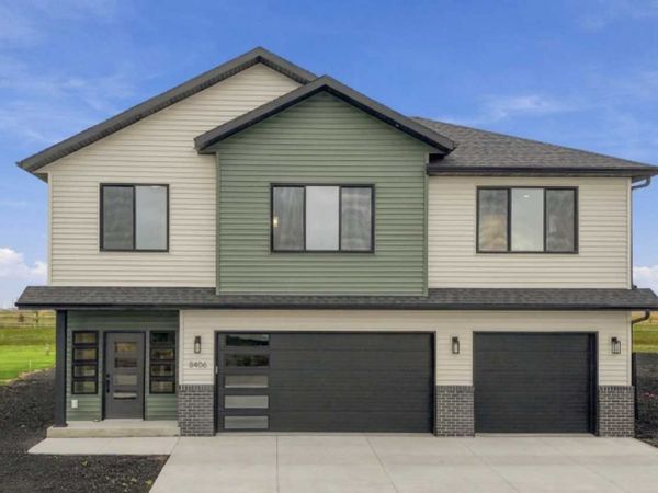 8406 61st Street S, Horace, ND 58047