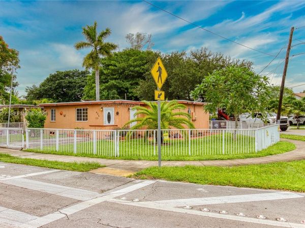 625 Columbus Pkwy , Hollywood, FL 33021
