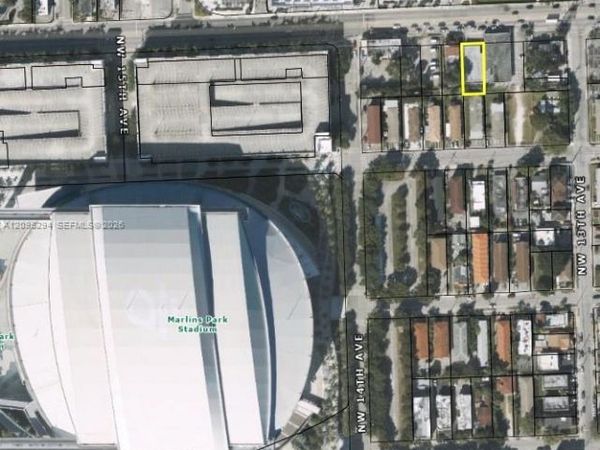 1330 NW 7th St , Miami, FL 33125