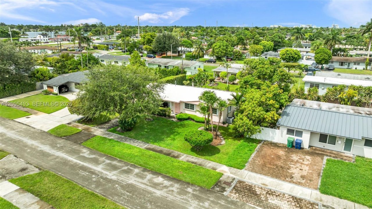 10511 SW 53rd St , Miami, FL 33165 Photo