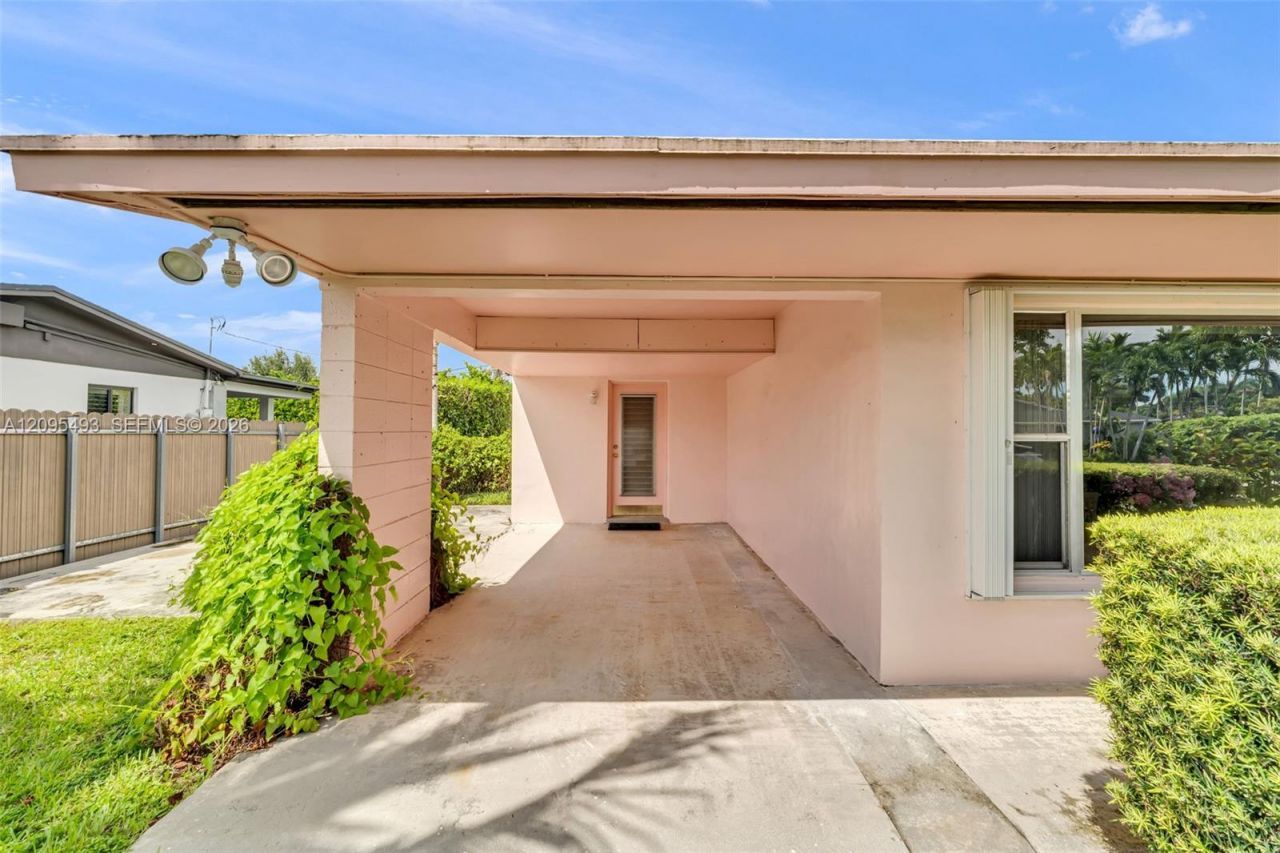 10511 SW 53rd St , Miami, FL 33165 Photo