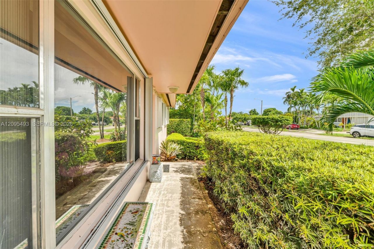 10511 SW 53rd St , Miami, FL 33165 Photo