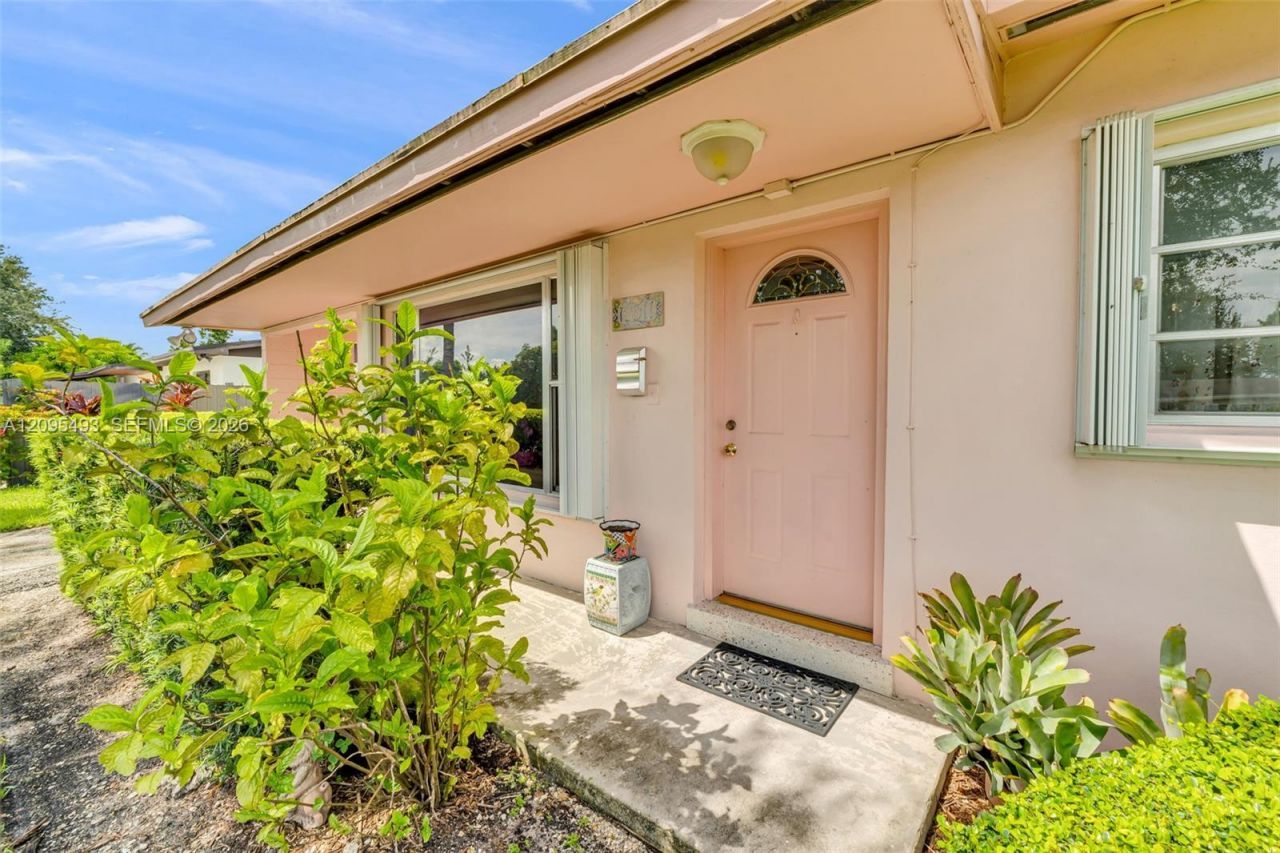 10511 SW 53rd St , Miami, FL 33165 Photo