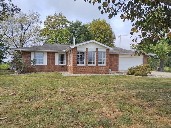 4165 Black Diamond Road , Nashville, IL 62263