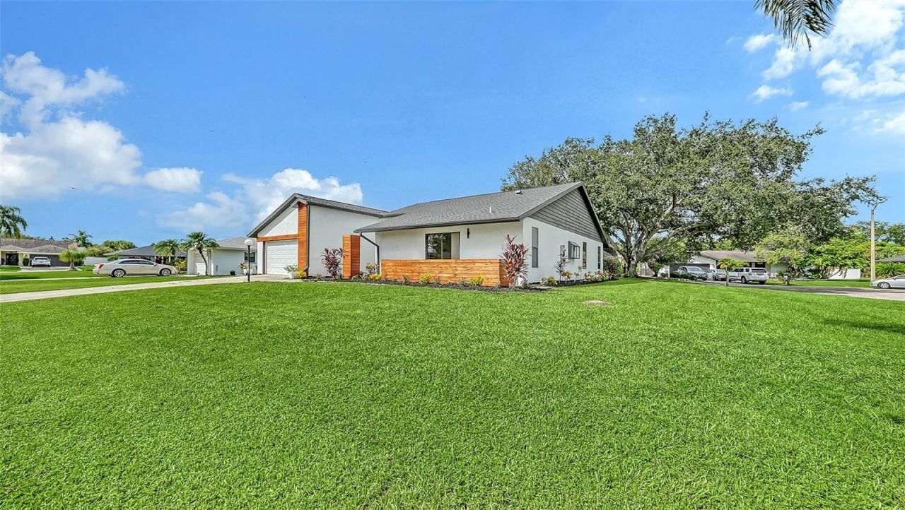 5744 Augusta Circle, Sarasota, FL 34238 Photo