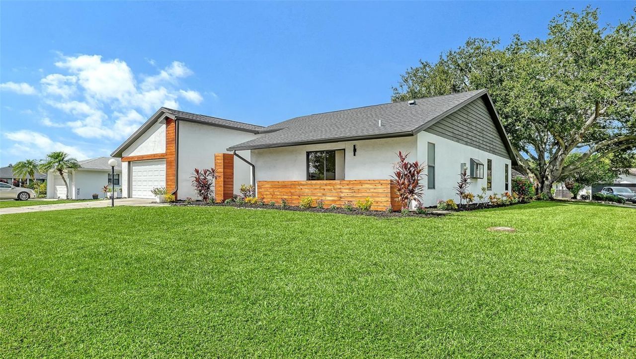 5744 Augusta Circle, Sarasota, FL 34238 Photo