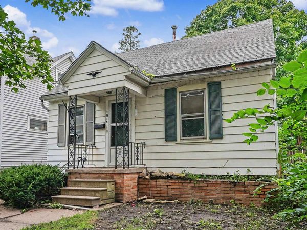 1014 W 6th Street, Waterloo, IA 50702