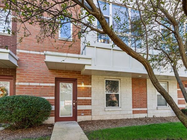 3224 N Kilbourn Avenue, Unit 11, Chicago, IL 60641