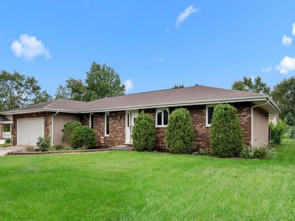1117 E Greenwood Avenue, Crown Point, IN 46307