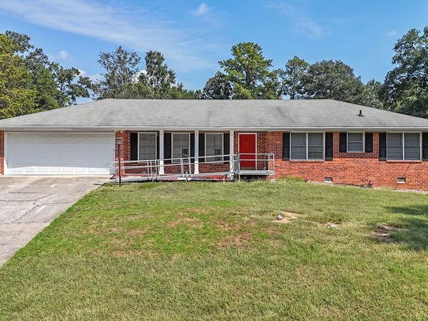 2122 Colonial Oak Way, Stone Mountain, GA 30087
