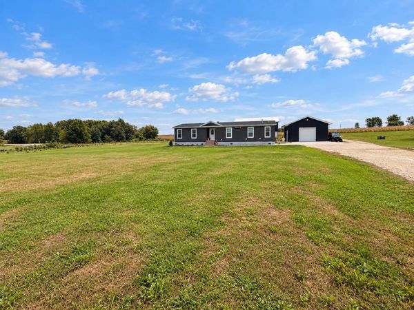 4084 W Ave , Oelwein, IA 50662