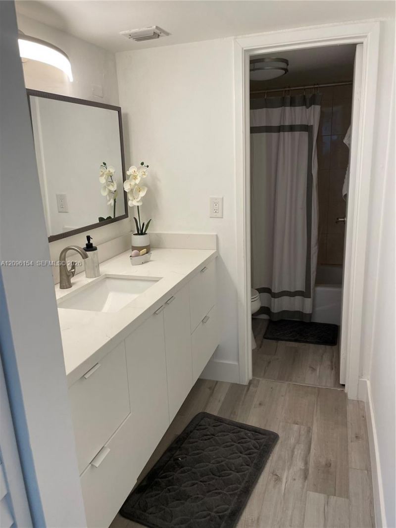 2625 Collins Ave , Unit 510, Miami Beach, FL 33140 Photo
