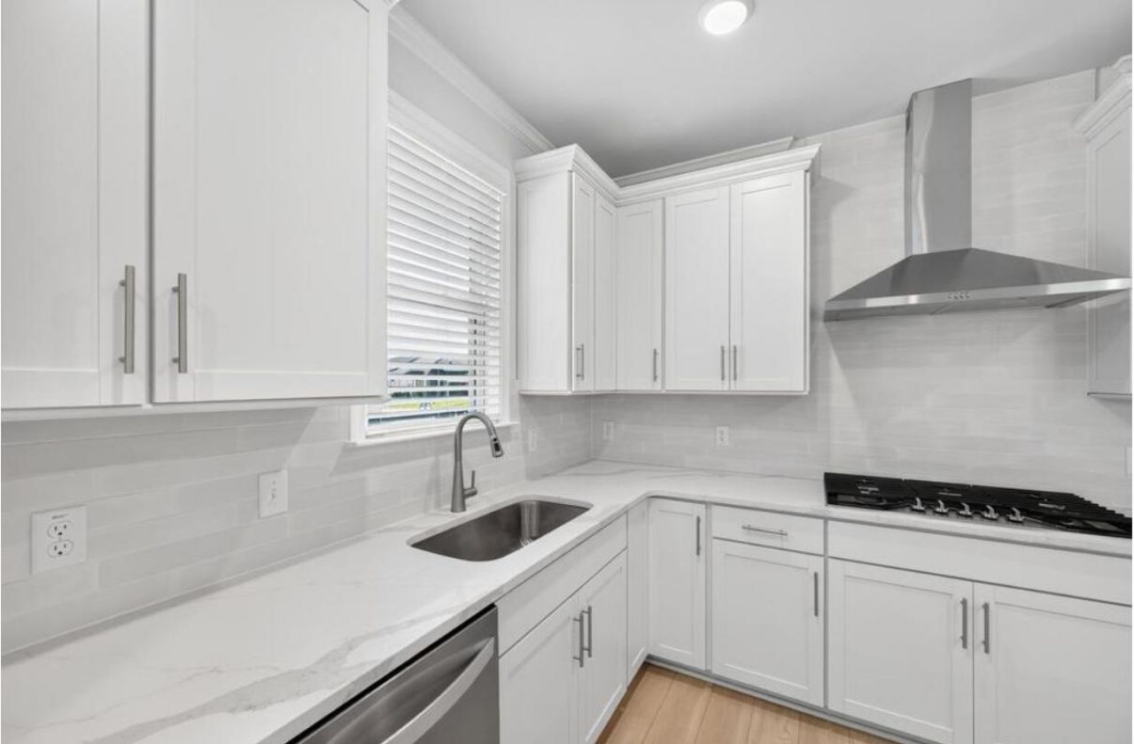 669 Coral Bells Lane Photo 9