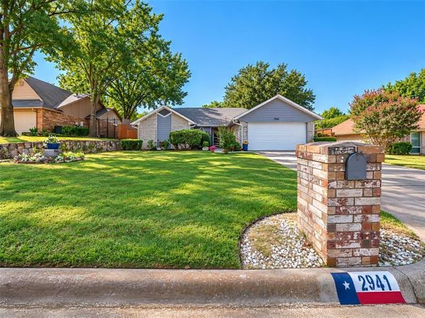 2941 Cresthaven Drive, Grapevine, TX 76051