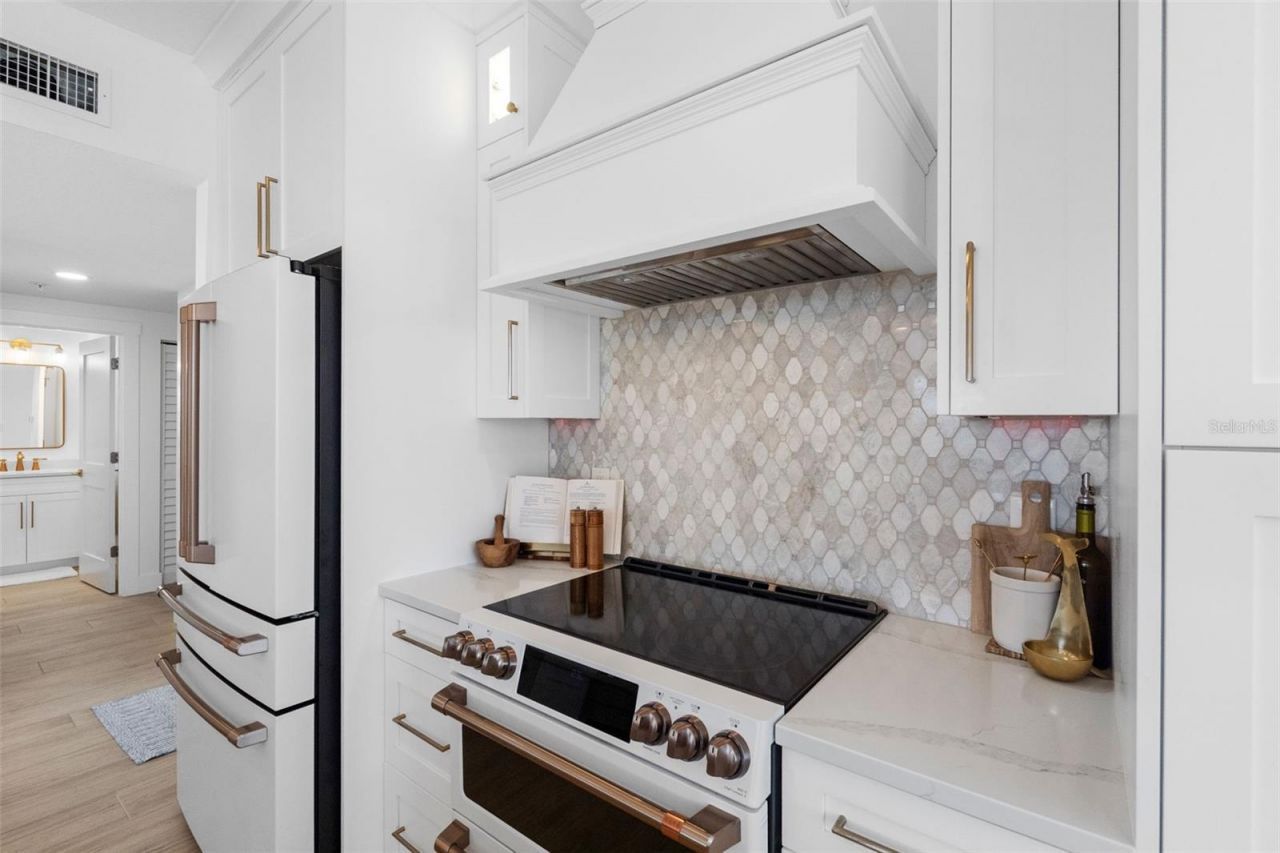7912 Sailboat Key Boulevard S, Unit 201, South Pasadena, FL 33707 Photo