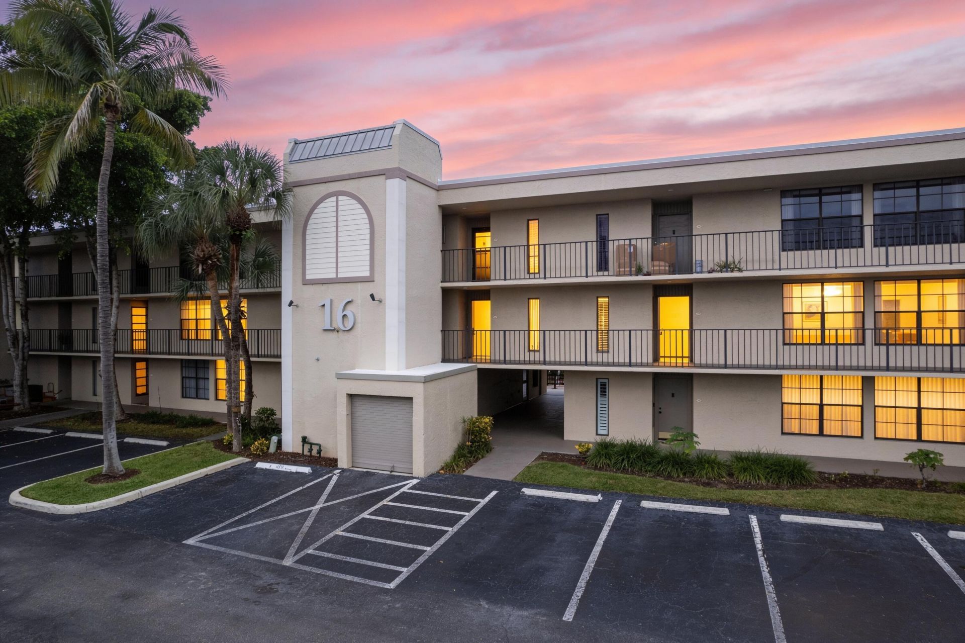 16 Royal Palm Way, Unit 205, Boca Raton, FL 33432 Photo
