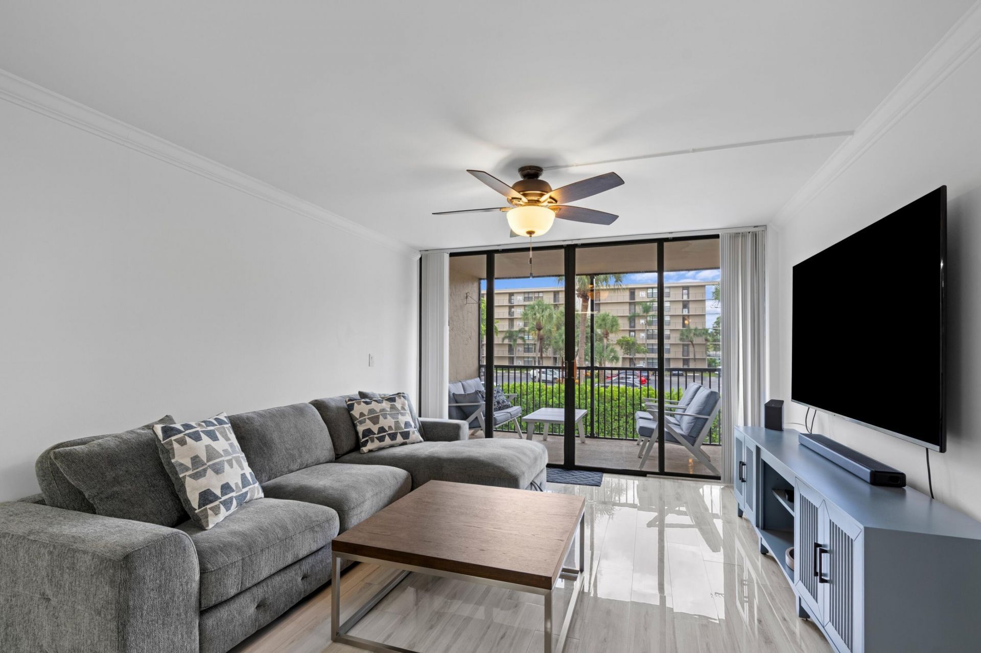 16 Royal Palm Way, Unit 205, Boca Raton, FL 33432 Photo