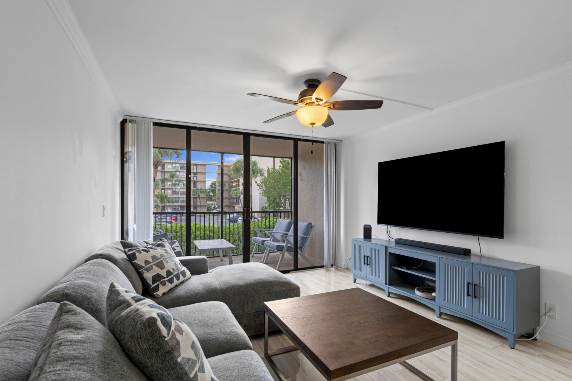 16 Royal Palm Way, Unit 205, Boca Raton, FL 33432 Photo