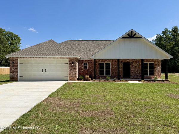 10 Henry Burns Lane, Petal, MS 39465