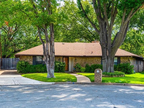 1903 Moody Court , Arlington, TX 76012