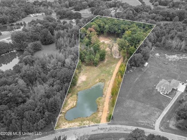 Rolling Oaks Lane, Senatobia, MS 38668