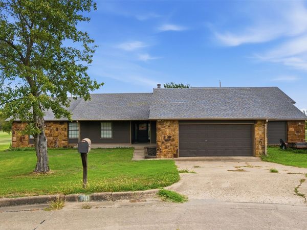 300 Ridgecrest Court , Bartlesville, OK 74006