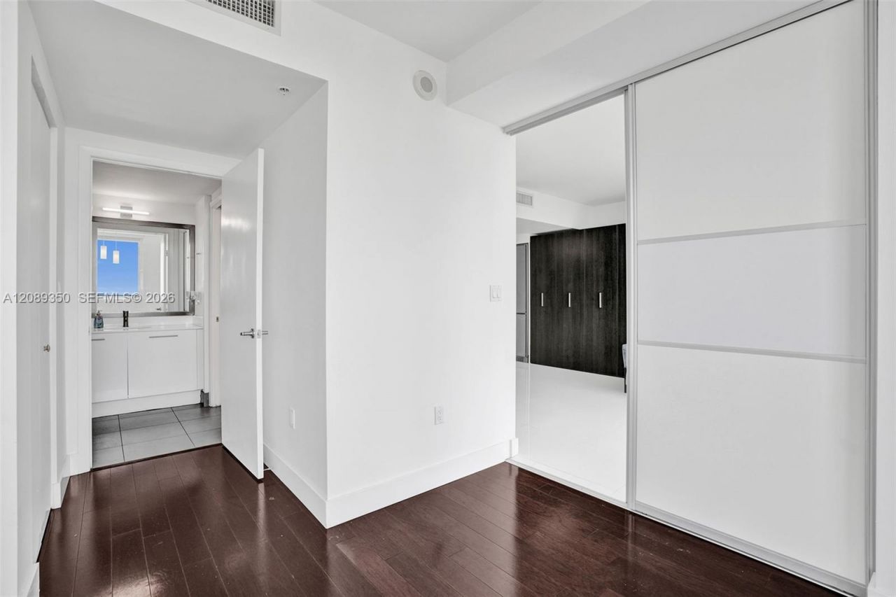 92 SW 3rd St , Unit 4109, Miami, FL 33130 Photo