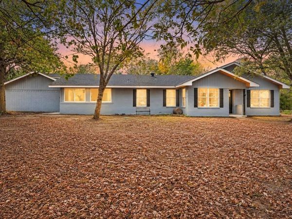 102 Old Pecan, Ennis, TX 75119