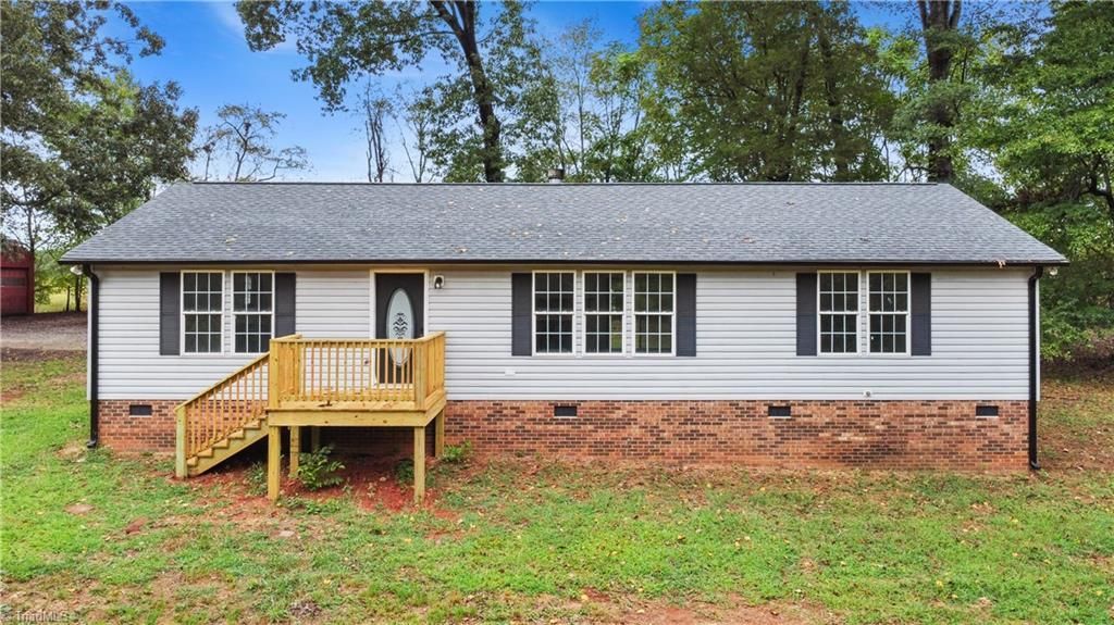 1030 Blue Dan Lane, Yadkinville, NC 27055 Main Photo