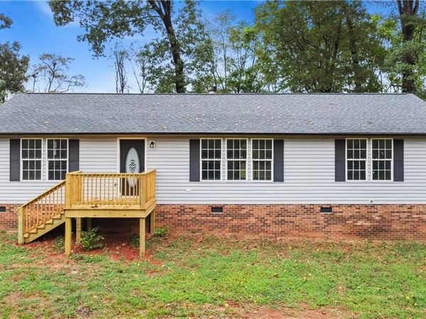 1030 Blue Dan Lane , Yadkinville, NC 27055