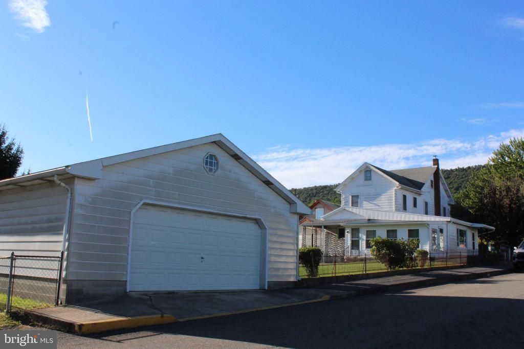 402 ELIZABETH STREET , WILLIAMSTOWN, PA 17098