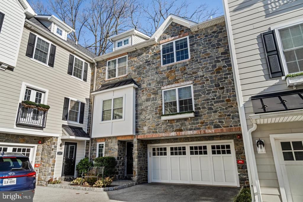 219 E MONTGOMERY AVENUE , ARDMORE, PA 19003