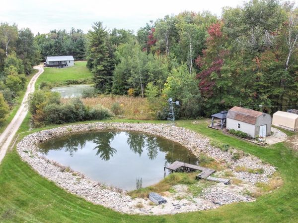 8758 15 Mile Road, Paris, MI 49338