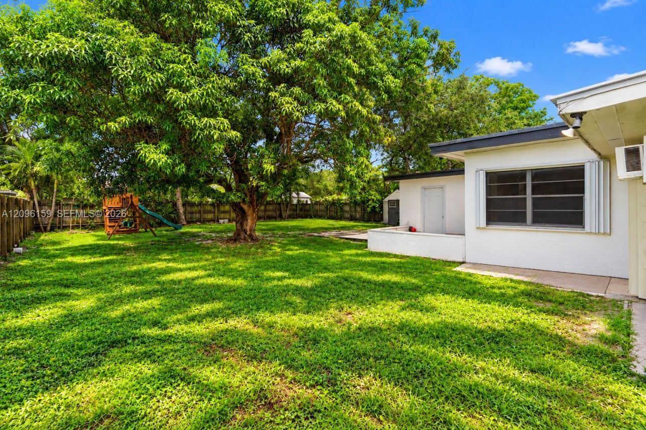 710 NE 142nd St , North Miami, FL 33161 Photo