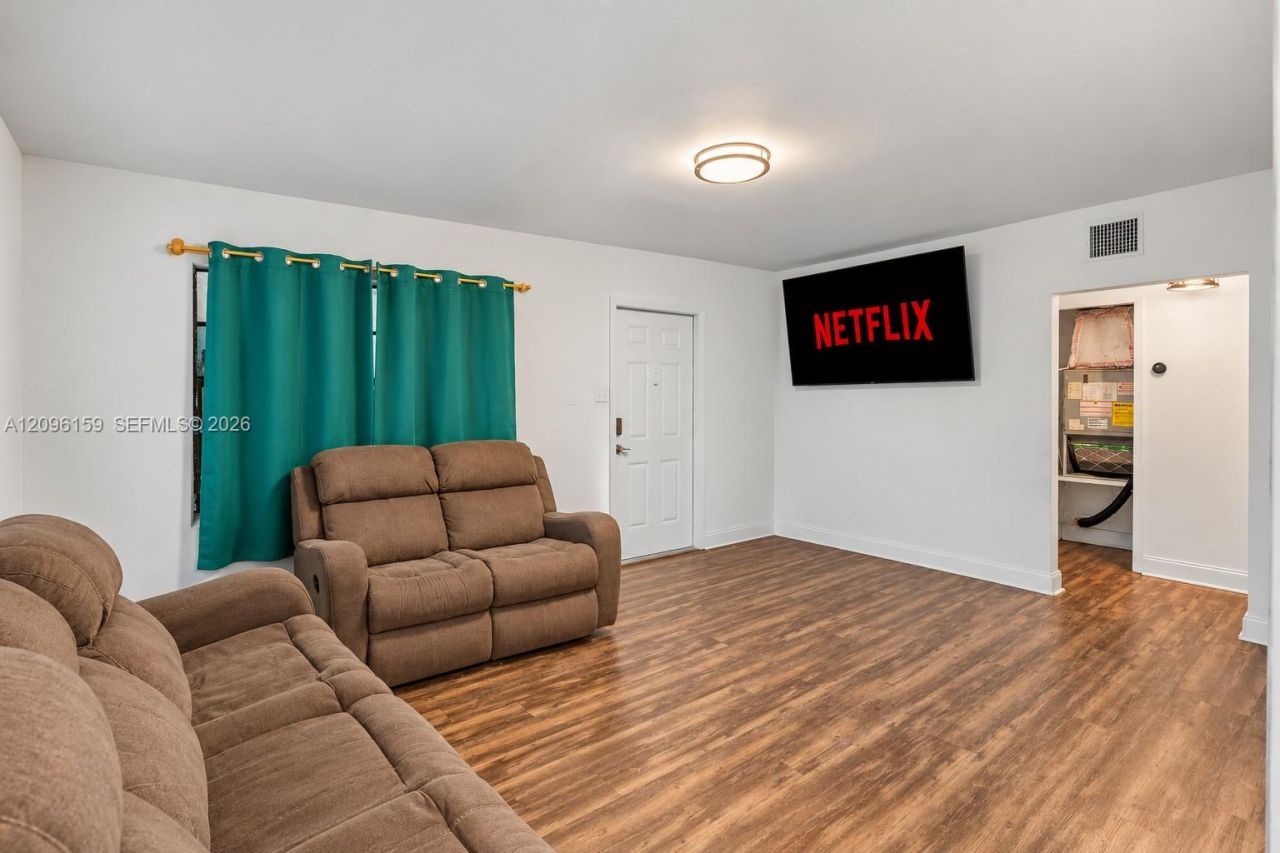 710 NE 142nd St , North Miami, FL 33161 Photo