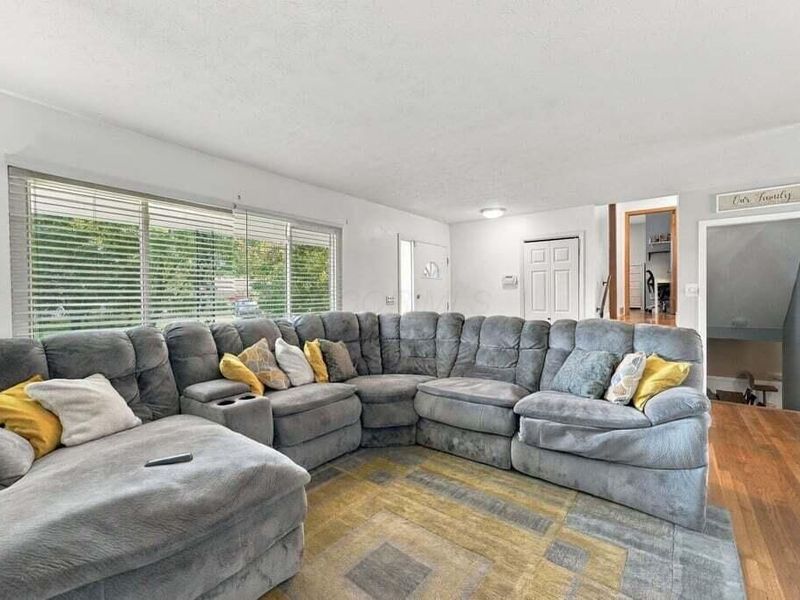 4845 Valley Forge Drive, Columbus, OH 43229 Photo 6