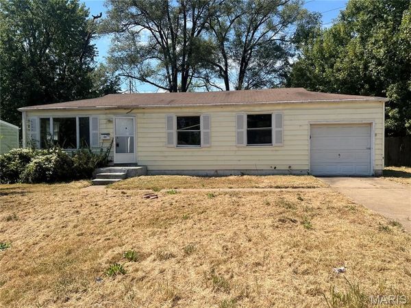 744 Kelvin Drive , St Louis, MO 63137