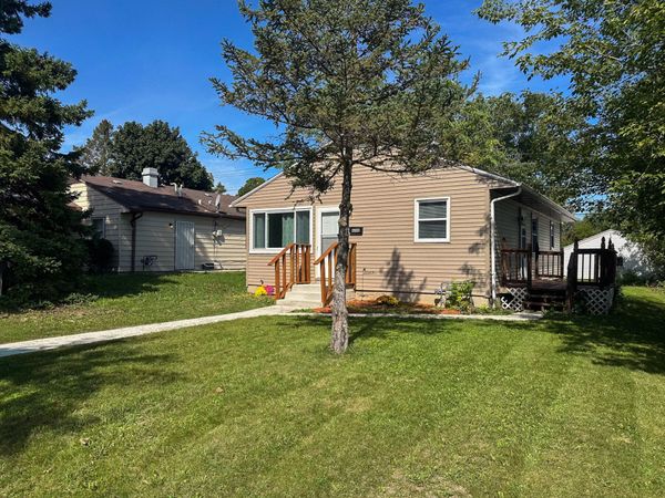 8208 W Keefe Ave, Milwaukee, WI 53222