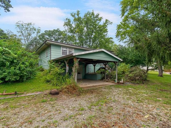 16623 Fort Riley Road, Leavenworth, KS 66048