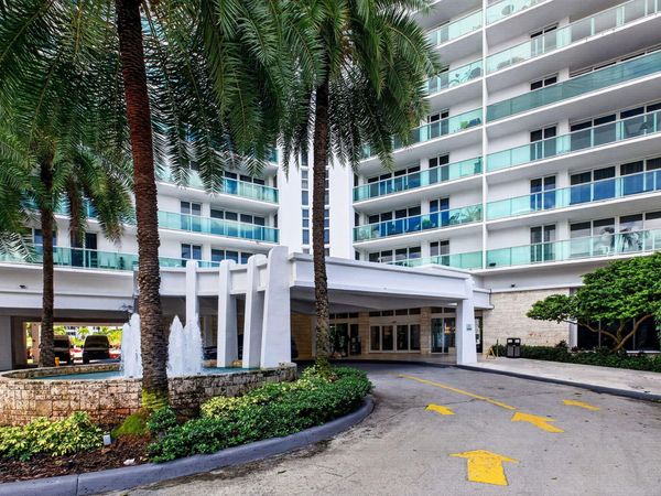 100 BAYVIEW Drive, Unit 620, Sunny Isles Beach, FL 33160