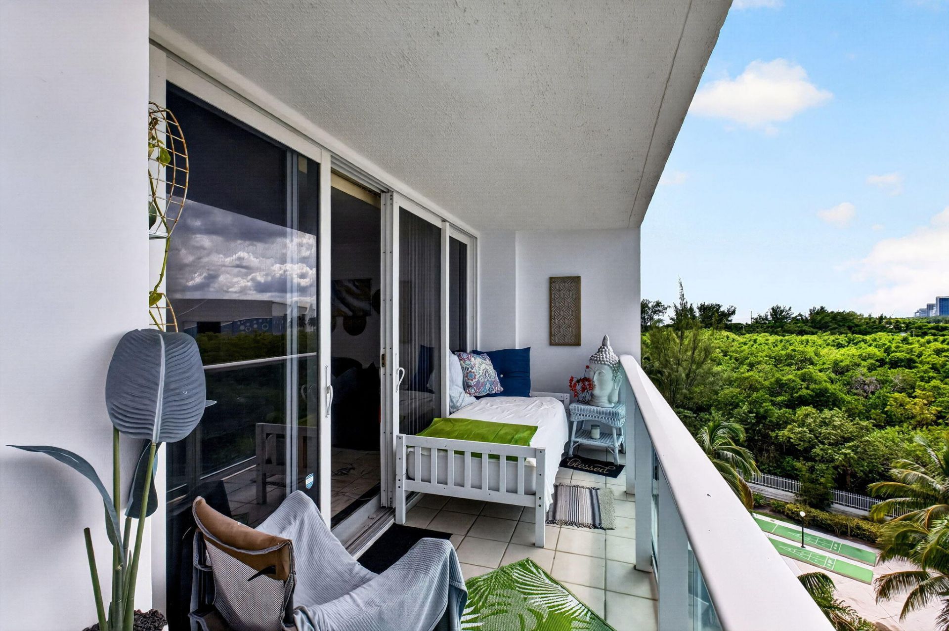 100 Bayview Drive, Unit 620, Sunny Isles Beach, FL 33160 Photo