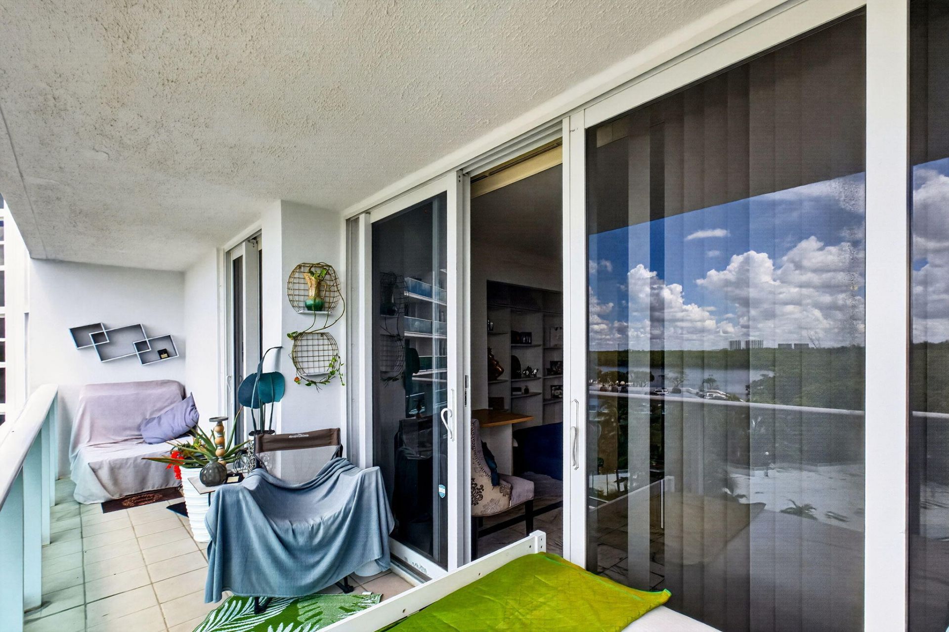 100 Bayview Drive, Unit 620, Sunny Isles Beach, FL 33160 Photo