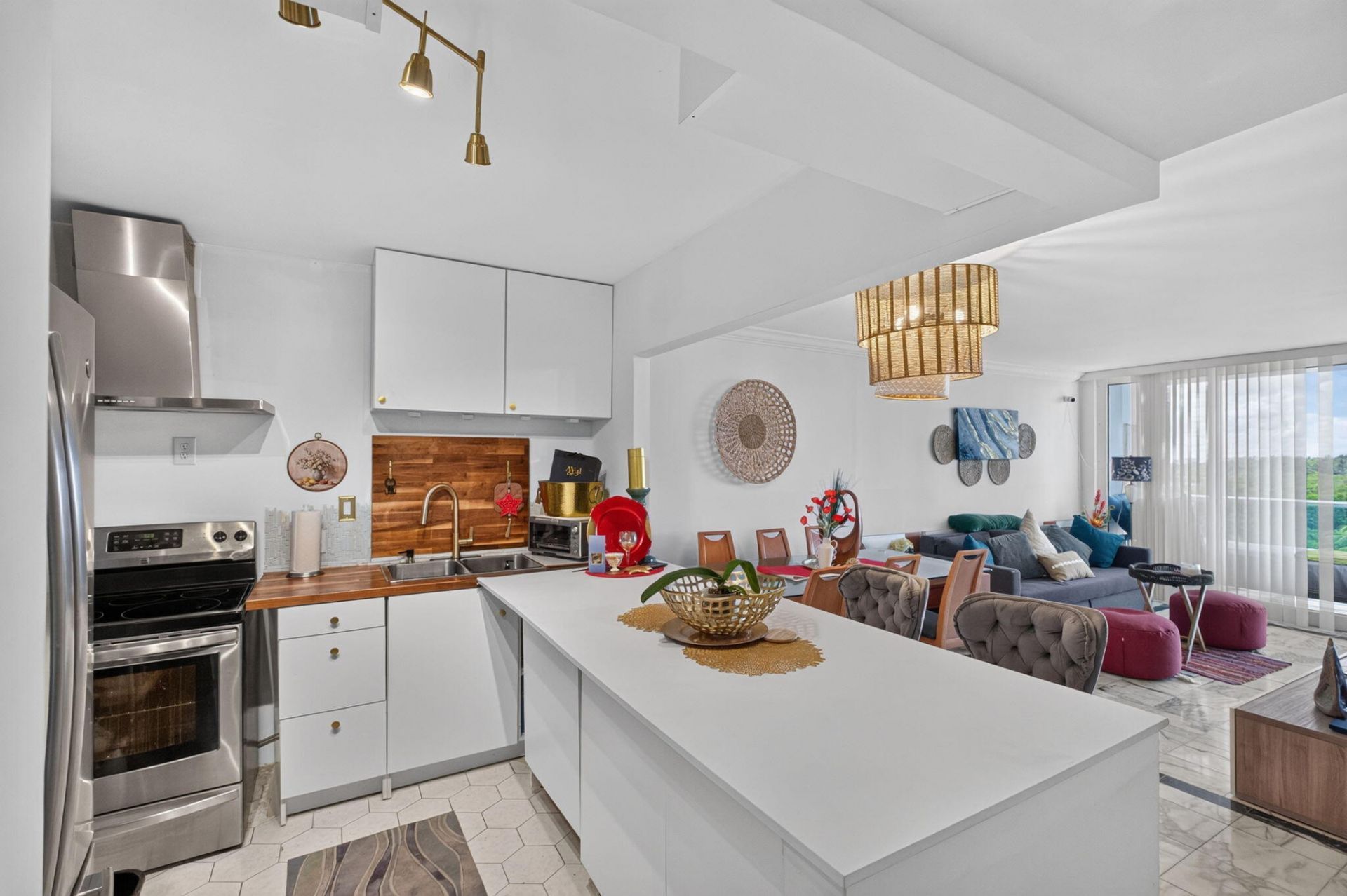 100 Bayview Drive, Unit 620, Sunny Isles Beach, FL 33160 Photo
