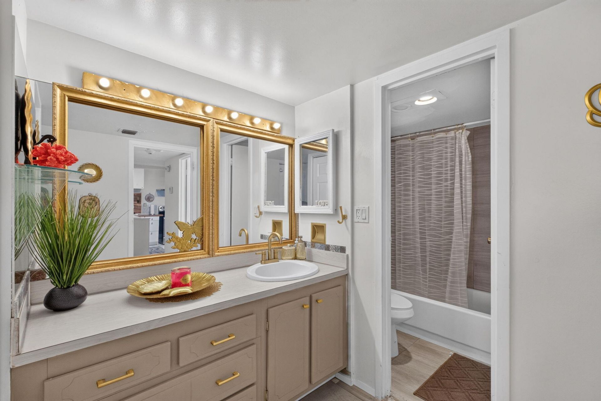 100 Bayview Drive, Unit 620, Sunny Isles Beach, FL 33160 Photo